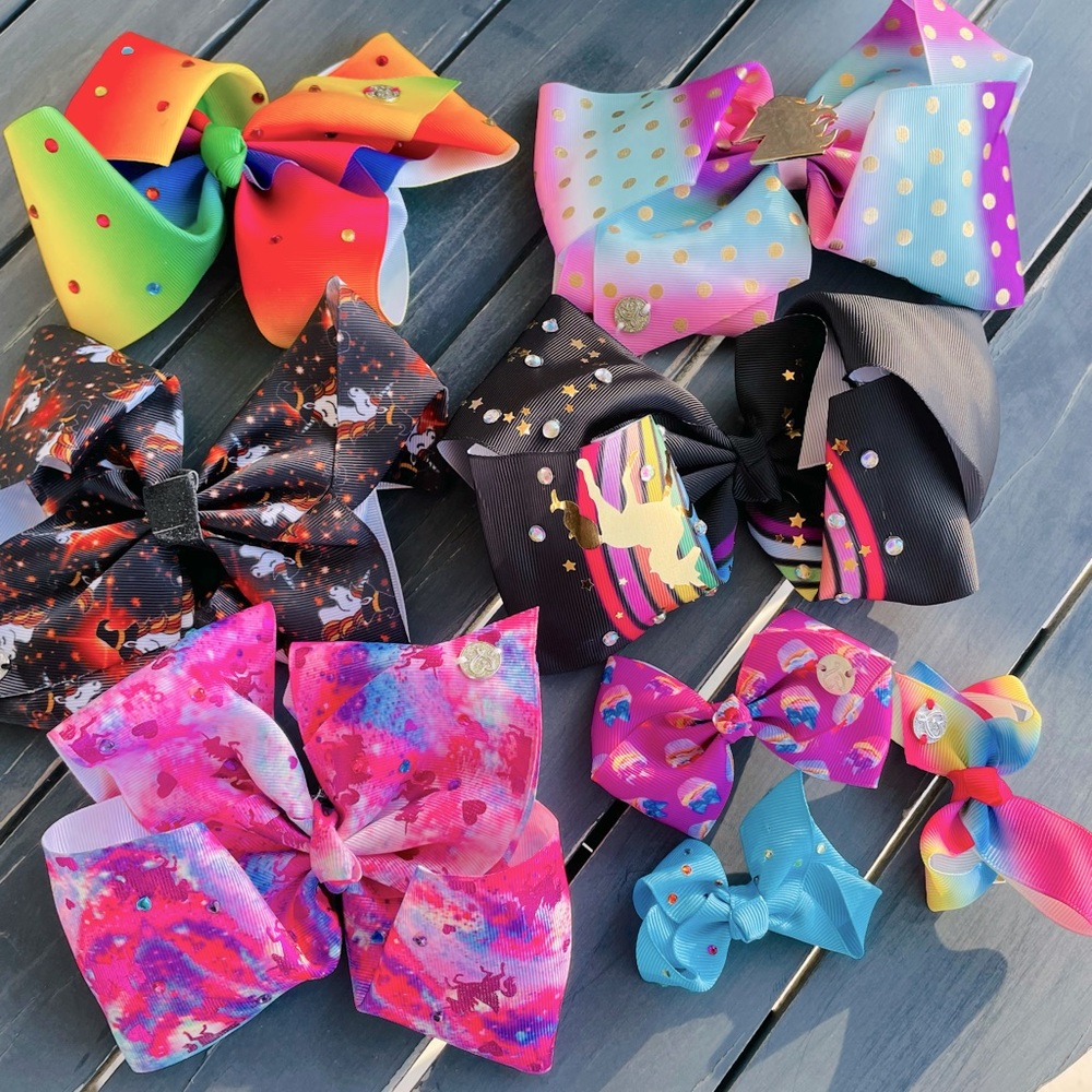 JoJo Siwa  hair bows